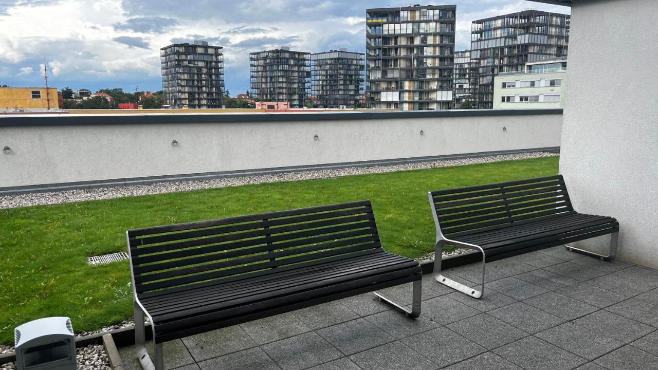 Residence Garden Tower - 8 Min Do Centra, Garaz Prag Exteriör bild